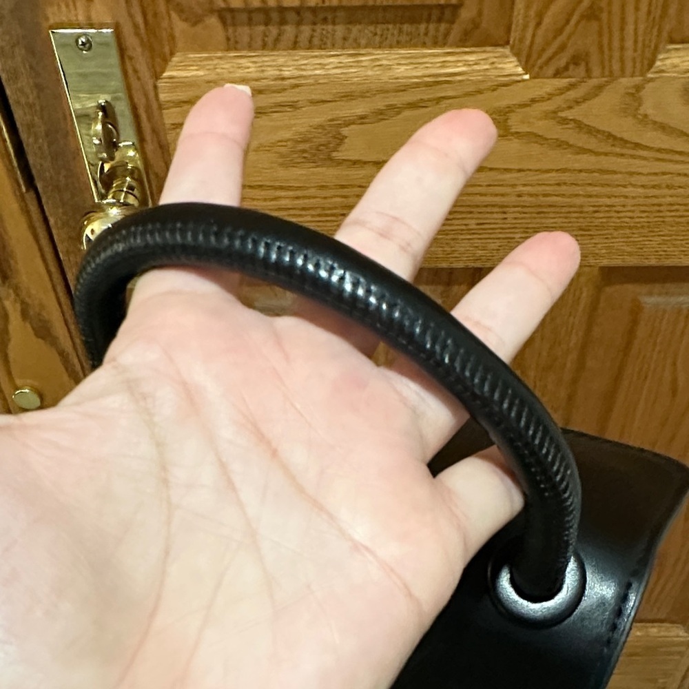 Elegant Black Handbag - Picture 7 of 7